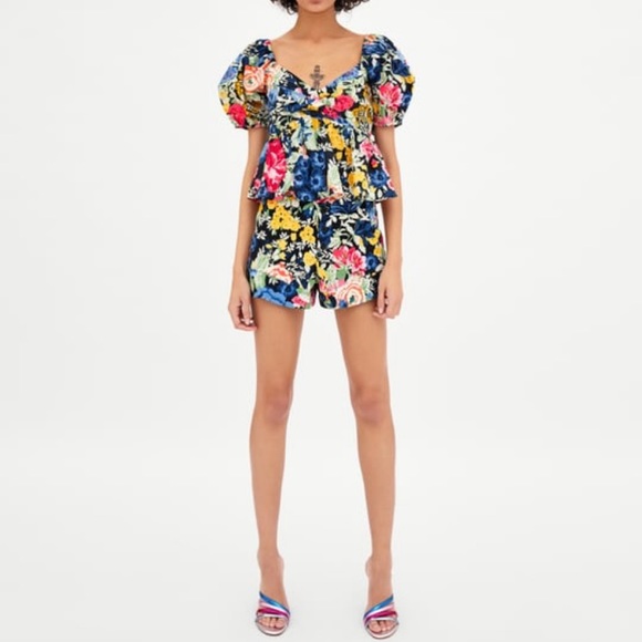 Zara Tops - ⭕️Sold⭕️Zara Floral Print Drape Top X-Small